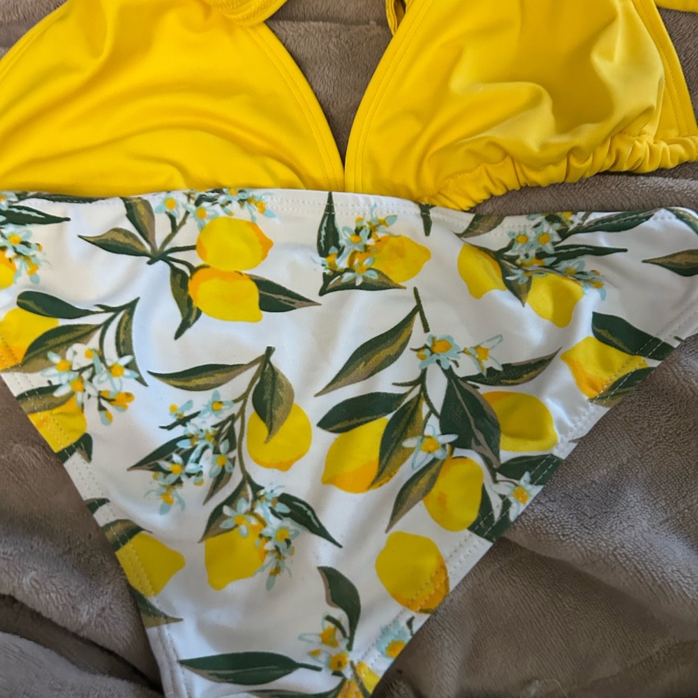Yellow Lemon Print Bikini Set - Bright Yellow Swim Top & Lemon-Pattern Bottom